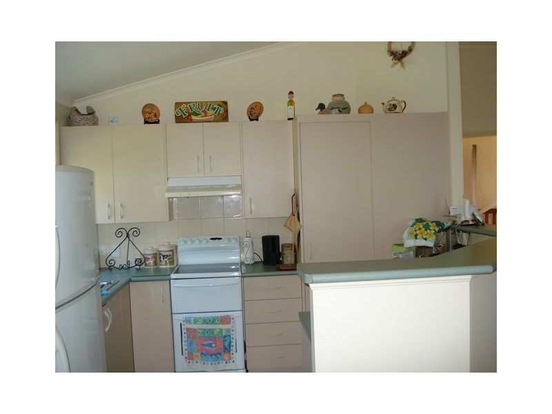 9 Lovell Parade, Lamb Island QLD 4184