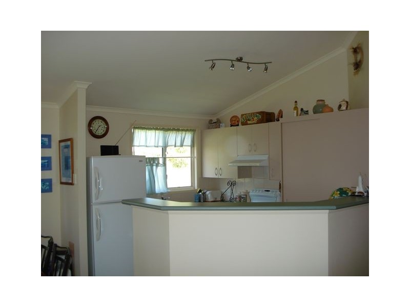 9 Lovell Parade, Lamb Island QLD 4184