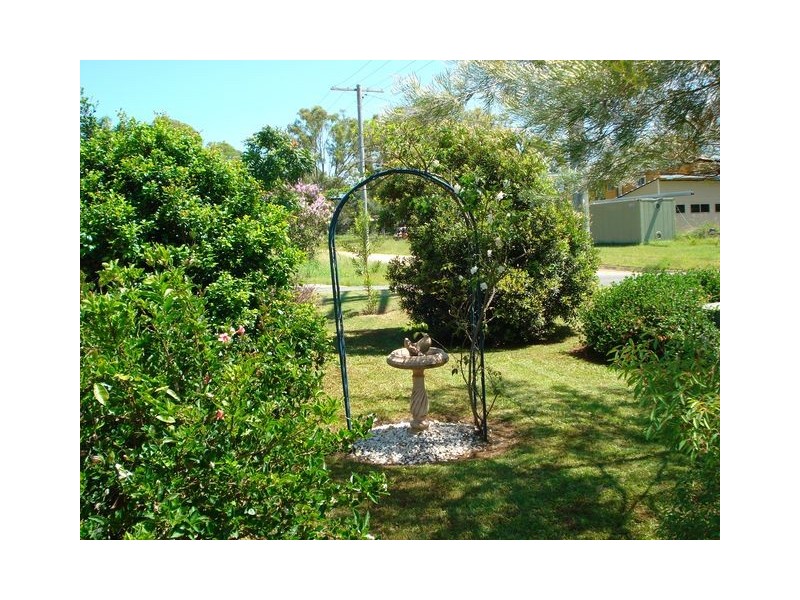 9 Lovell Parade, Lamb Island QLD 4184