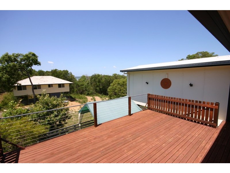 37 Scarborough Terrace, Macleay Island QLD 4184