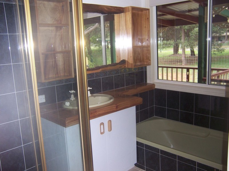 8 Vine Street, Macleay Island QLD 4184