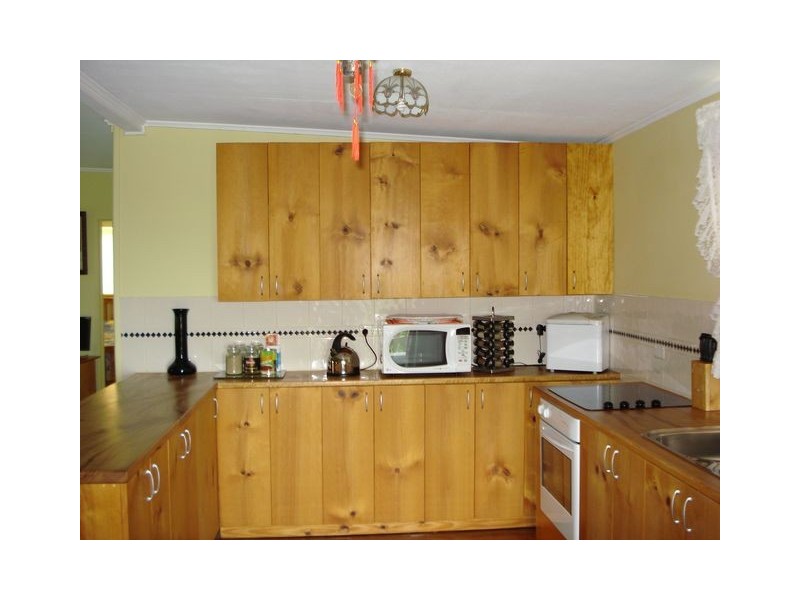 12 Shelly Crescent, Lamb Island QLD 4184