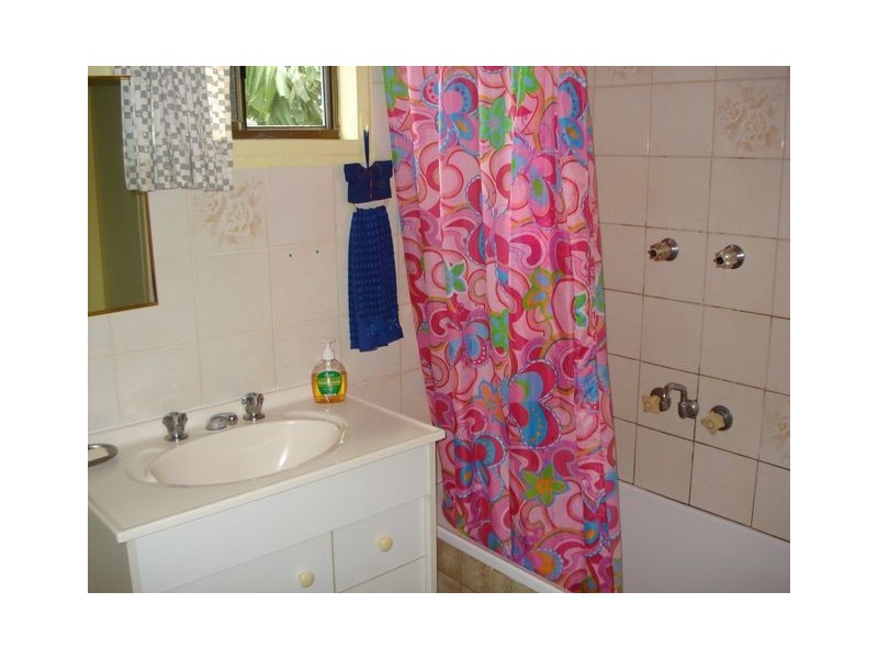 12 Shelly Crescent, Lamb Island QLD 4184