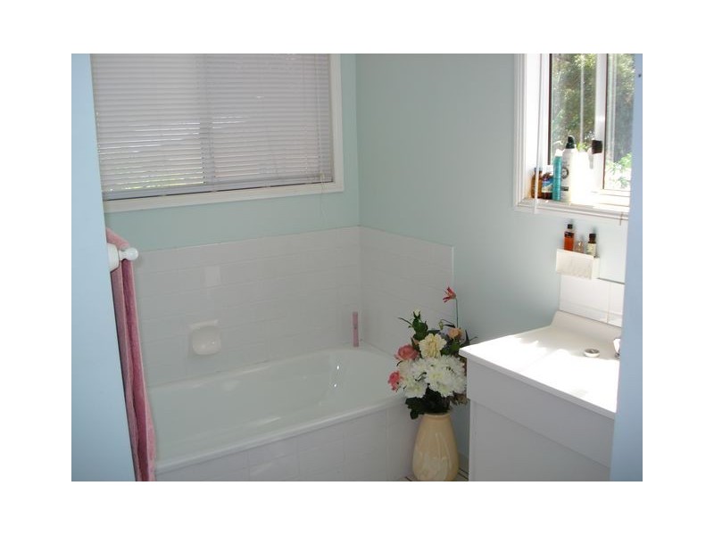 17 Halcyon Street, Lamb Island QLD 4184