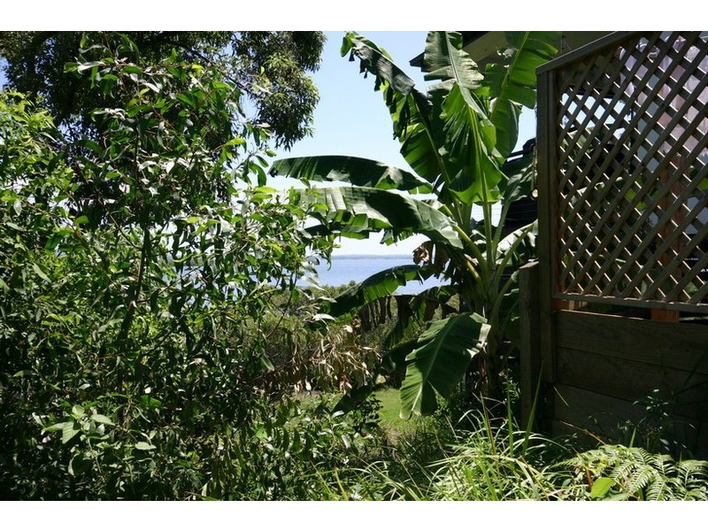 1 Coast Road, Macleay Island QLD 4184