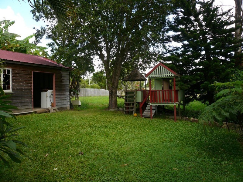 28 Vine, Macleay Island QLD 4184