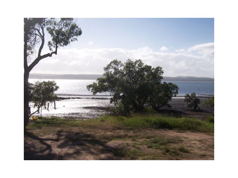 22 Koonwarra, Macleay Island QLD 4184