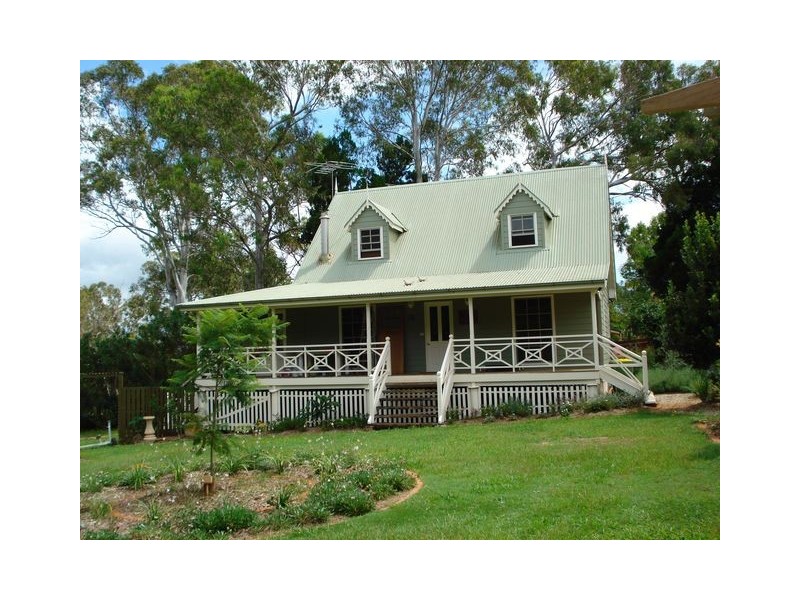 11 June Parade, Lamb Island QLD 4184