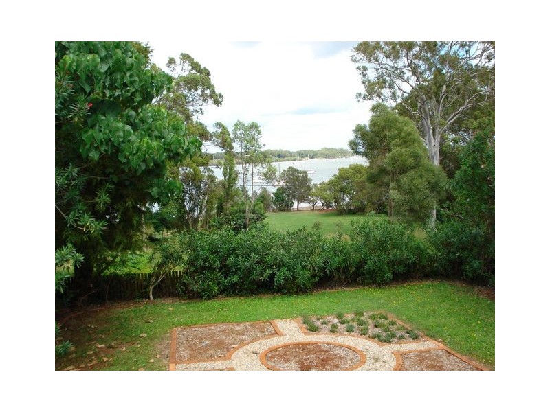 11 June Parade, Lamb Island QLD 4184