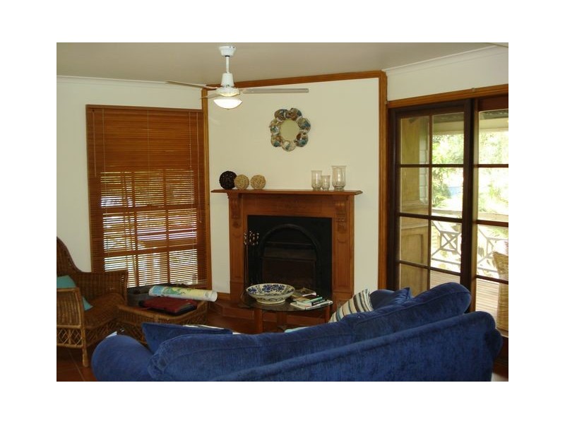 11 June Parade, Lamb Island QLD 4184