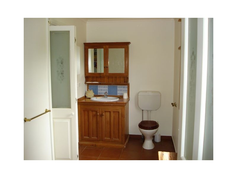 11 June Parade, Lamb Island QLD 4184