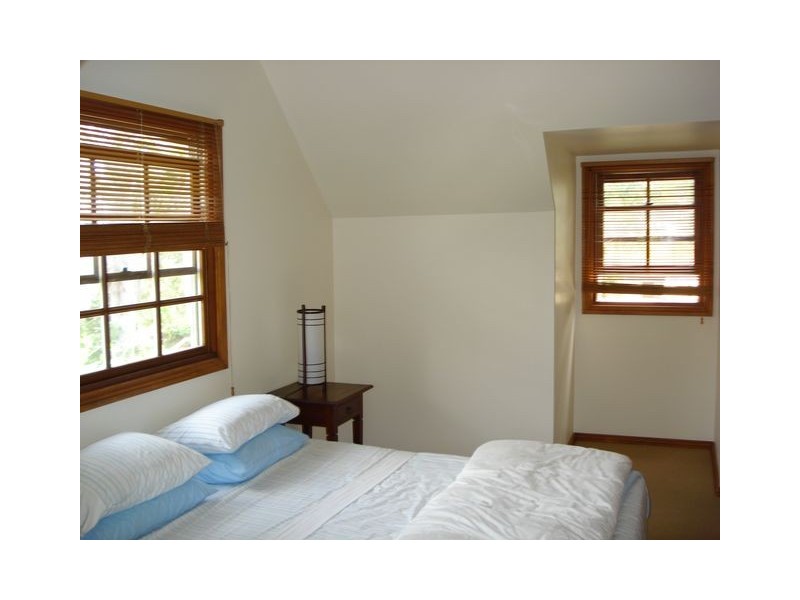 11 June Parade, Lamb Island QLD 4184