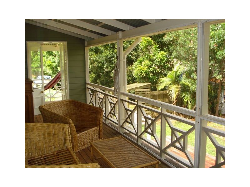 11 June Parade, Lamb Island QLD 4184