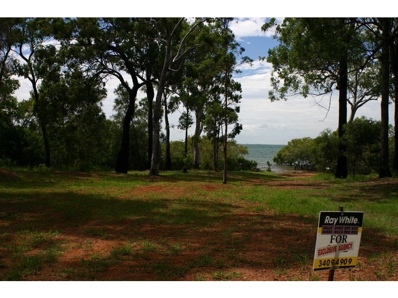 33 Blue Bay Crescent, Macleay Island QLD 4184