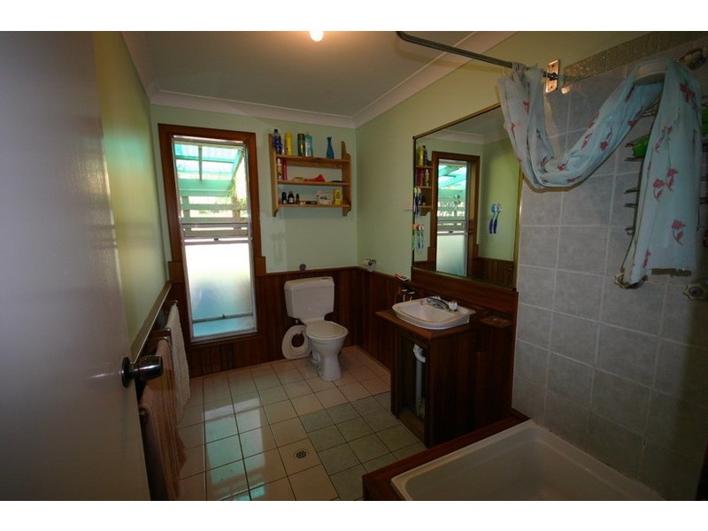 2 Wirralee Street, Macleay Island QLD 4184