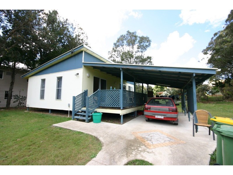 41 Charles, Macleay Island QLD 4184