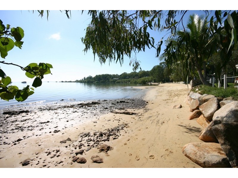 22 Tingara Street, Macleay Island QLD 4184