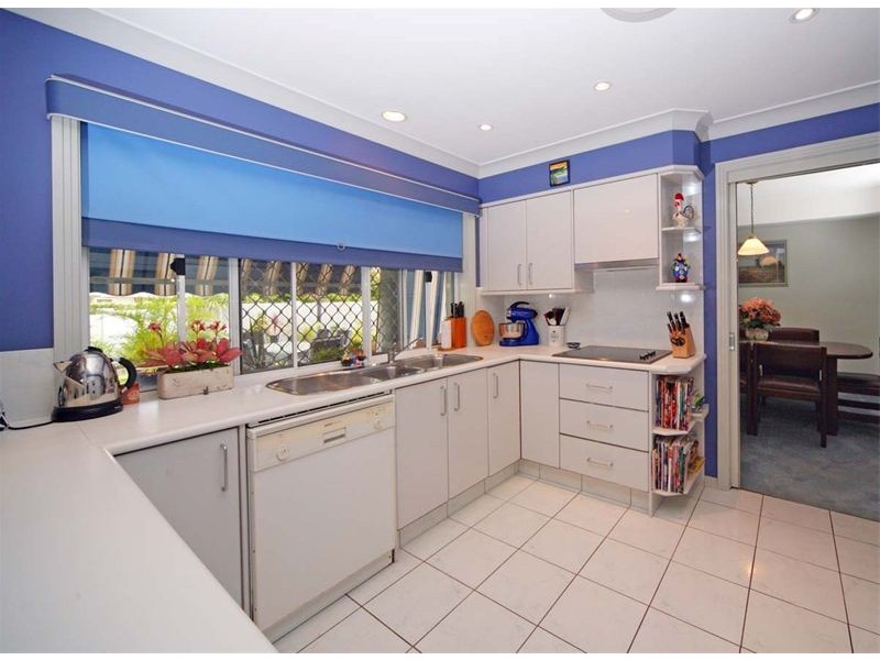 11 St Andrews Crescent, Carindale QLD 4152