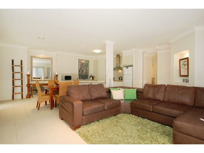 130 Gaynesford Street, Holland Park West QLD 4121