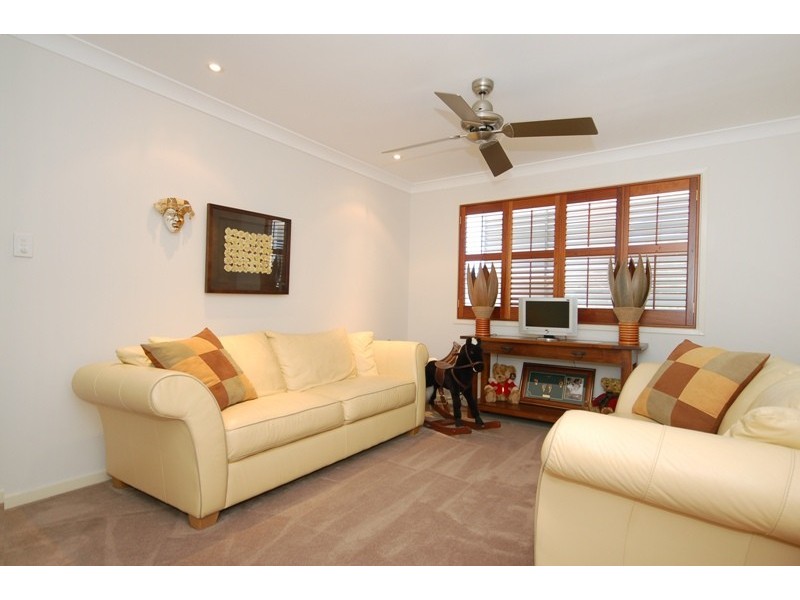 130 Gaynesford Street, Holland Park West QLD 4121