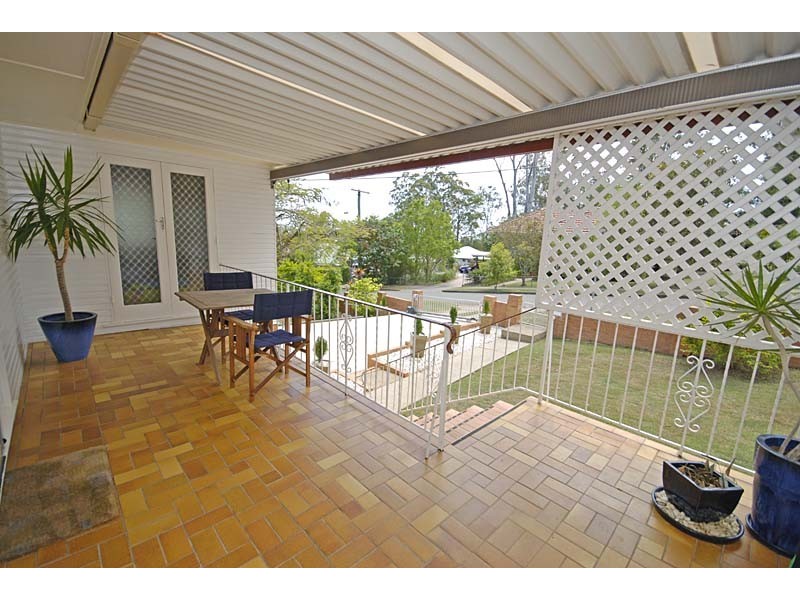 15 Chamberlain Street, Tarragindi QLD 4121