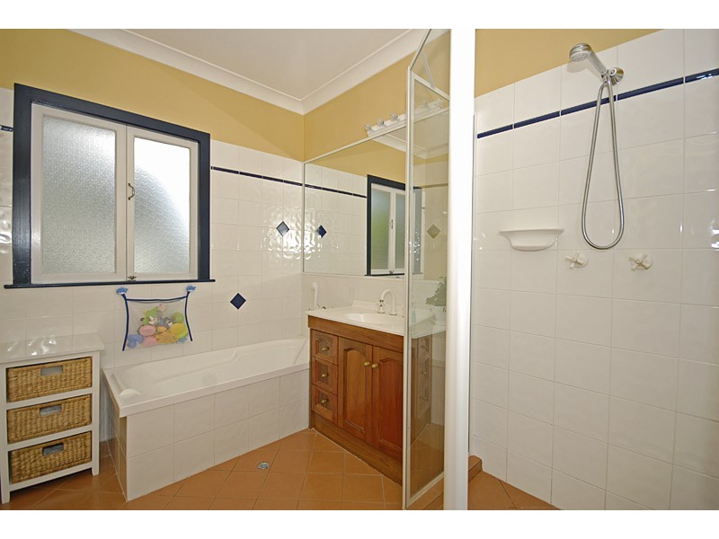 15 Chamberlain Street, Tarragindi QLD 4121