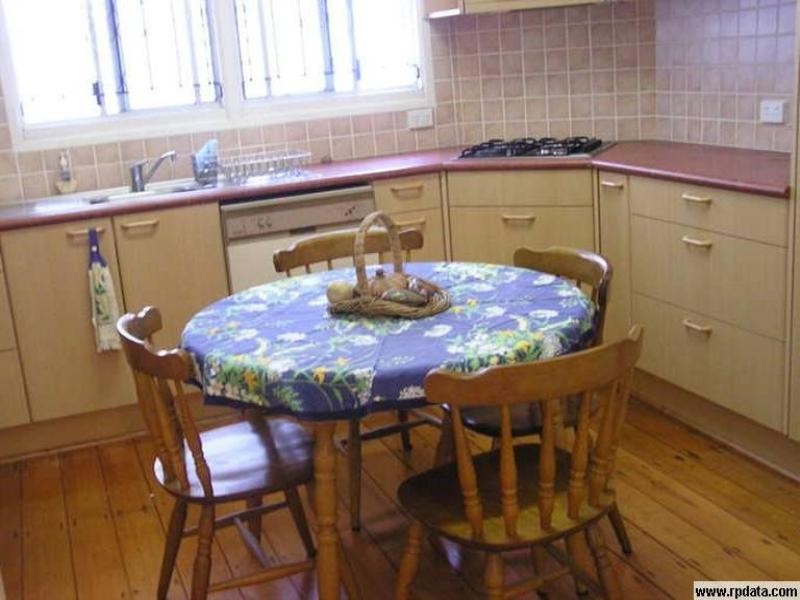 17 Palmerston Street, Annerley QLD 4103