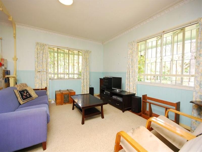 34 Newcastle Street, Fairfield QLD 4103