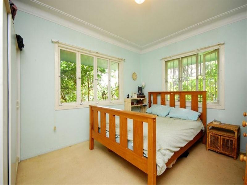 34 Newcastle Street, Fairfield QLD 4103