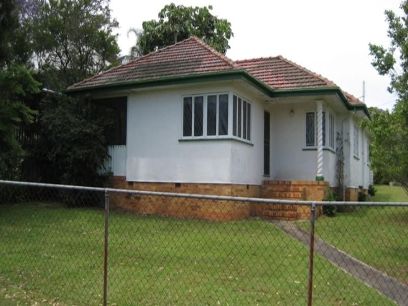 54 Rodney Street, Wynnum West QLD 4178