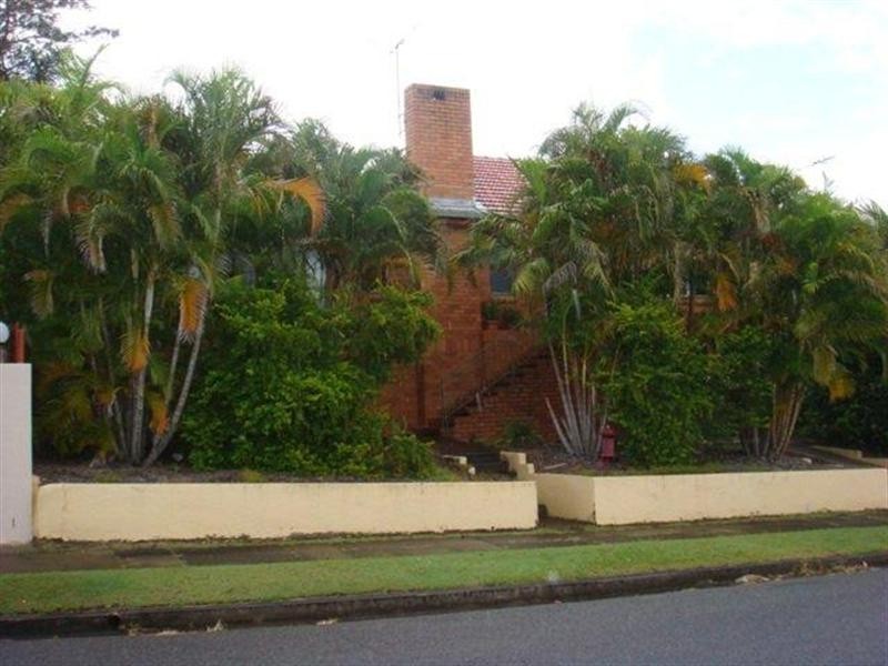 8 Brown Street, Camp Hill QLD 4152