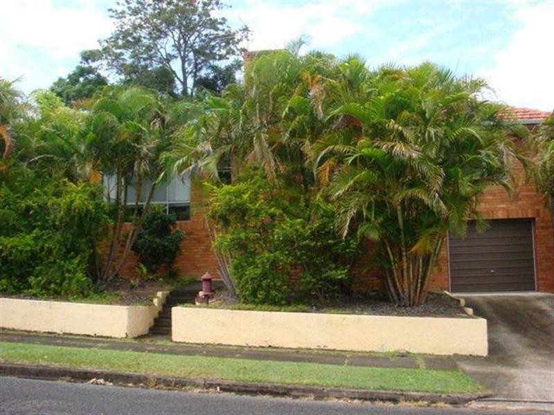 8 Brown Street, Camp Hill QLD 4152