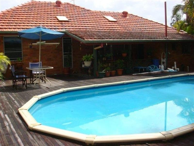 8 Brown Street, Camp Hill QLD 4152