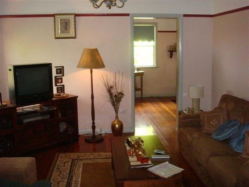 8 Brown Street, Camp Hill QLD 4152