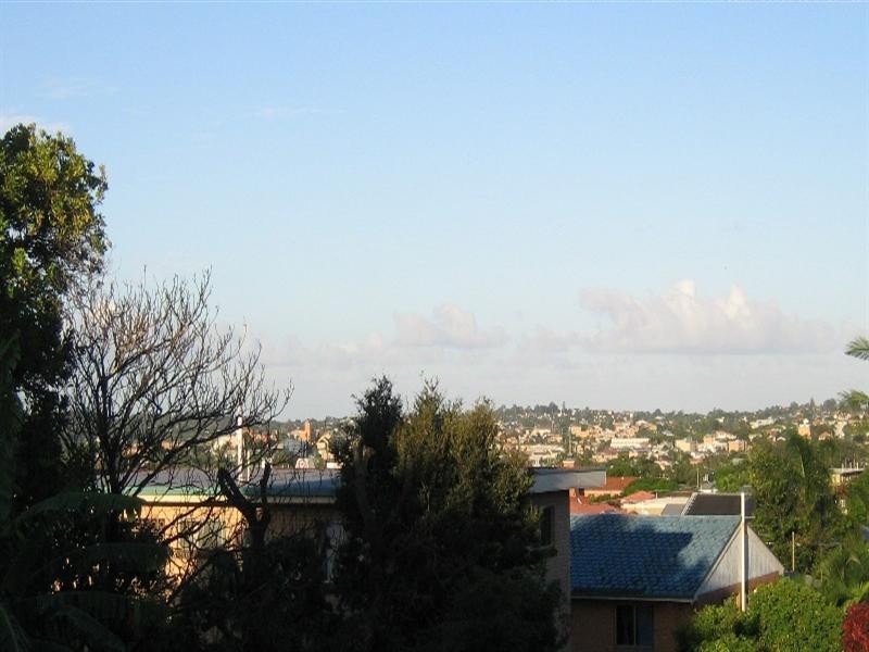 16 YOUNG Street, Annerley QLD 4103