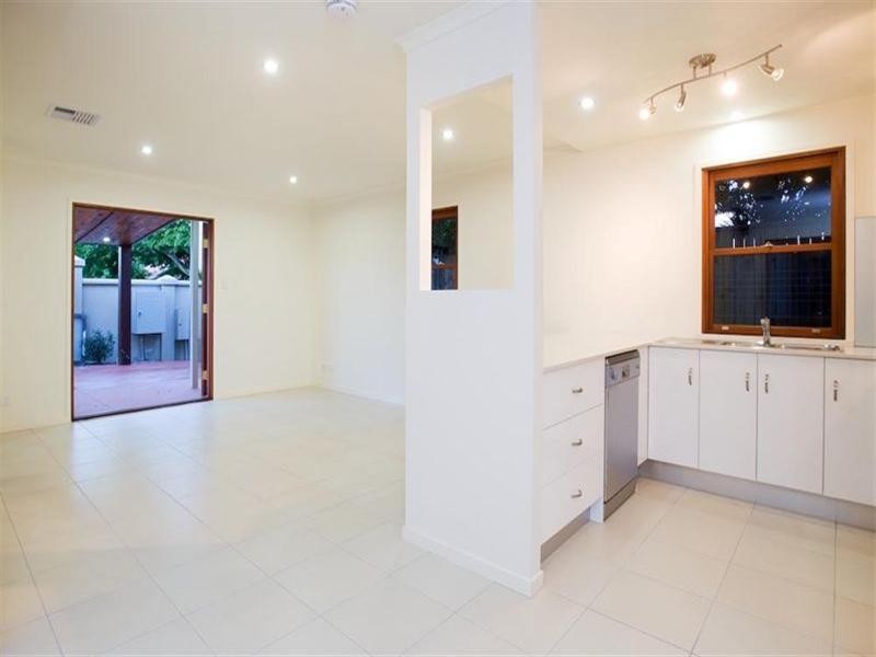 2/11 WALLACE Street, Moorooka QLD 4105