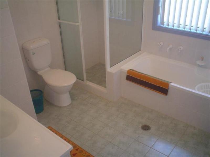 215 Grand Parade, Bonnells Bay NSW 2264