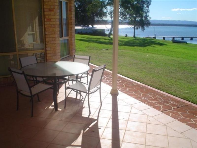 215 Grand Parade, Bonnells Bay NSW 2264