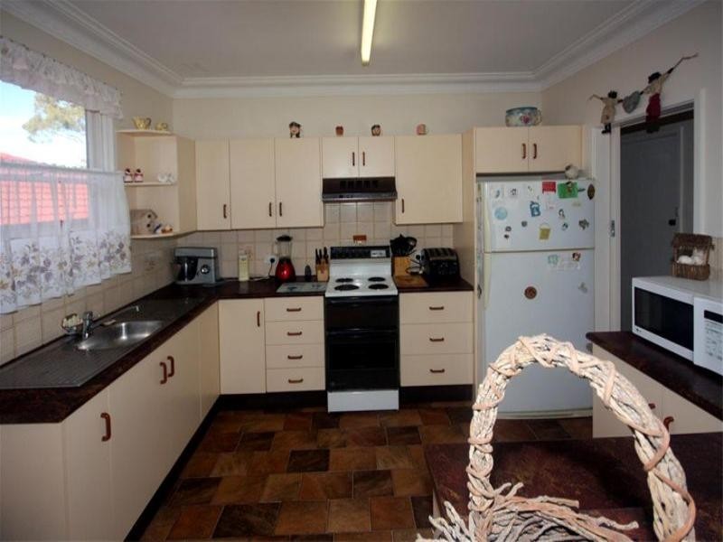 4 Hervey Street, Windermere Park NSW 2264