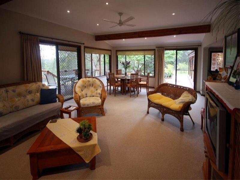 980 Hue Hue Road, Jilliby NSW 2259