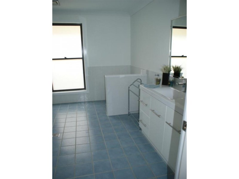 196 Freemans Drive, Morisset NSW 2264