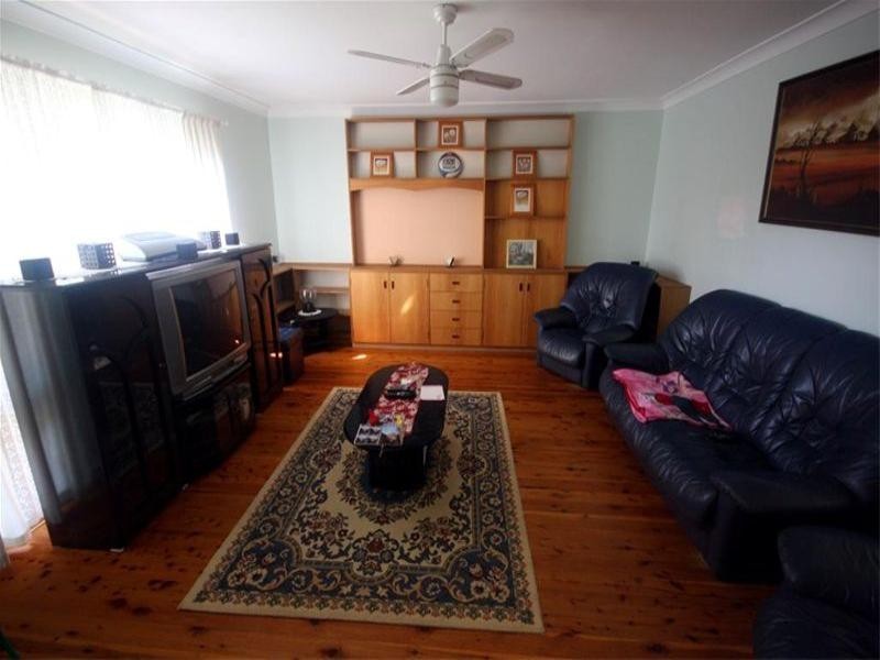 51 Campbell Parade, Mannering Park NSW 2259