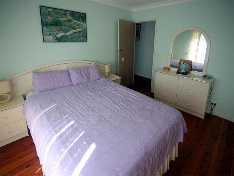 51 Campbell Parade, Mannering Park NSW 2259