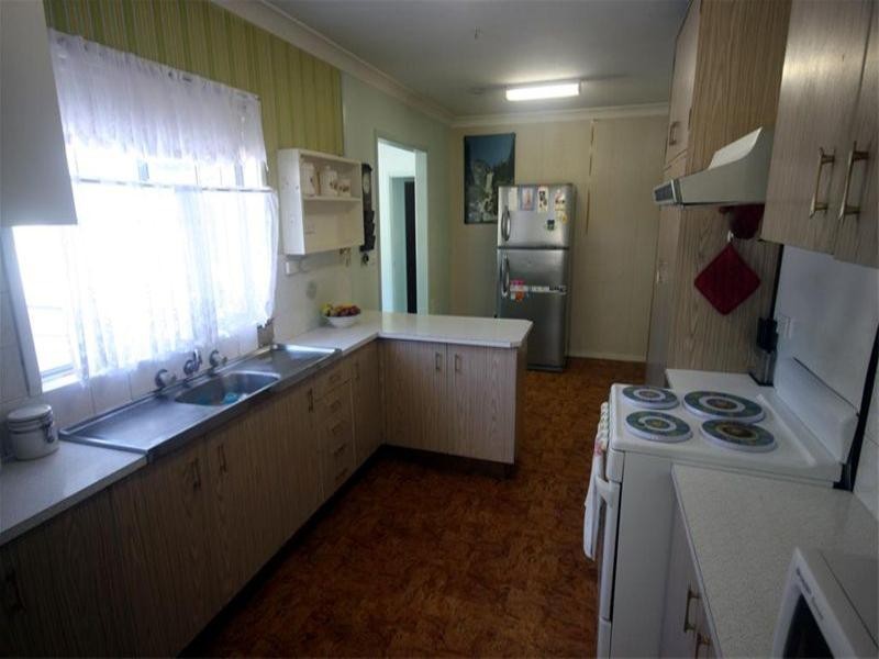 51 Campbell Parade, Mannering Park NSW 2259