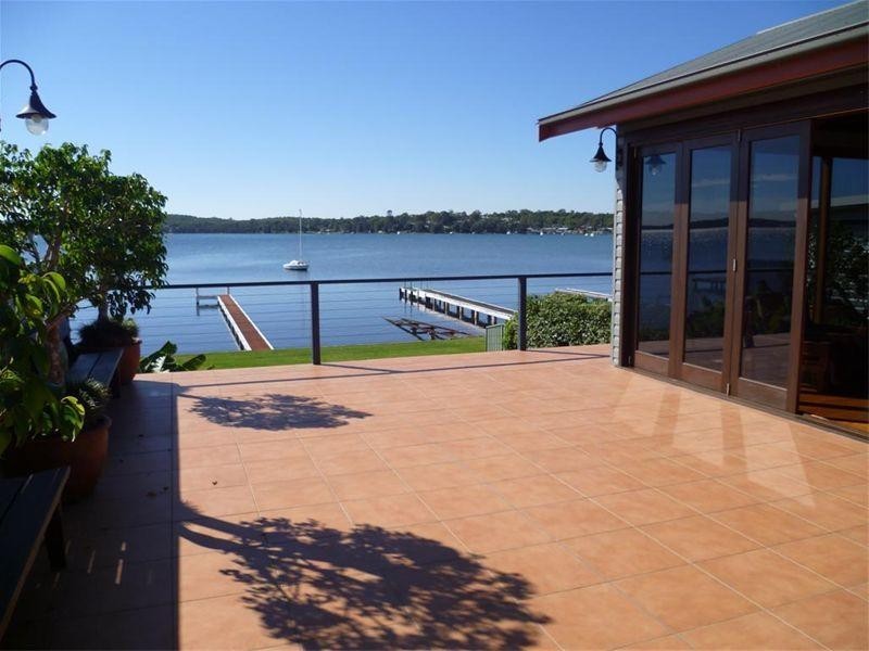 11 Grand Parade, Bonnells Bay NSW 2264