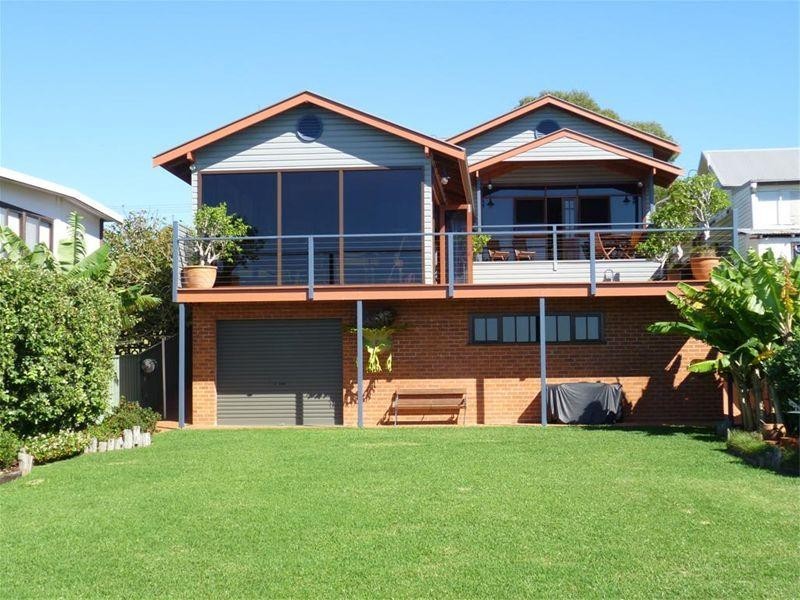 11 Grand Parade, Bonnells Bay NSW 2264