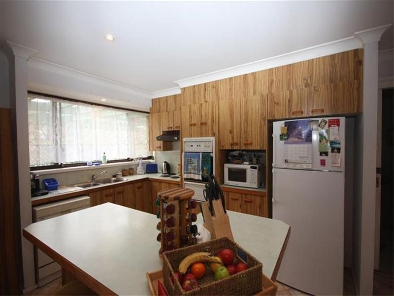 11 Rhodes Parade, Windermere Park NSW 2264