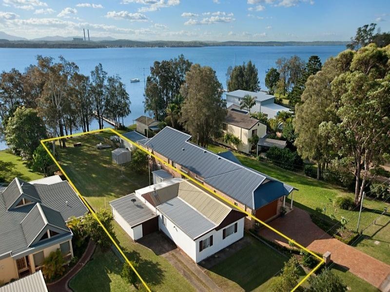 155 Grand Parade, Bonnells Bay NSW 2264