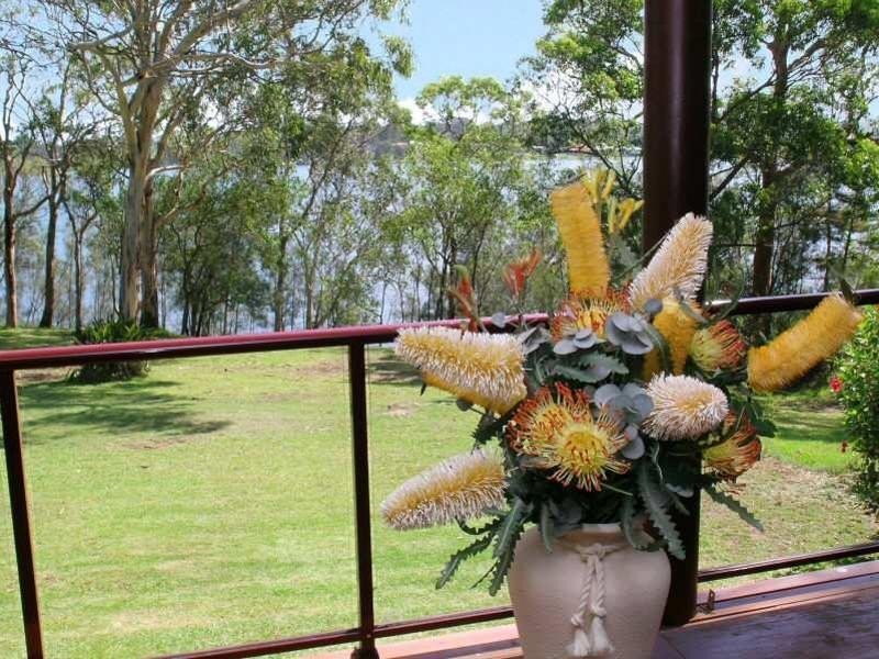 1 Lake View Avenue, Brightwaters NSW 2264