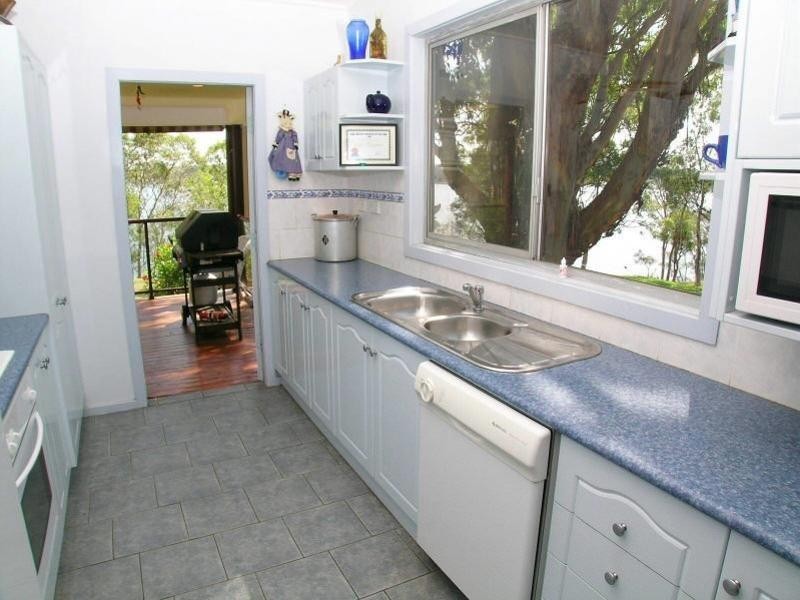 1 Lake View Avenue, Brightwaters NSW 2264